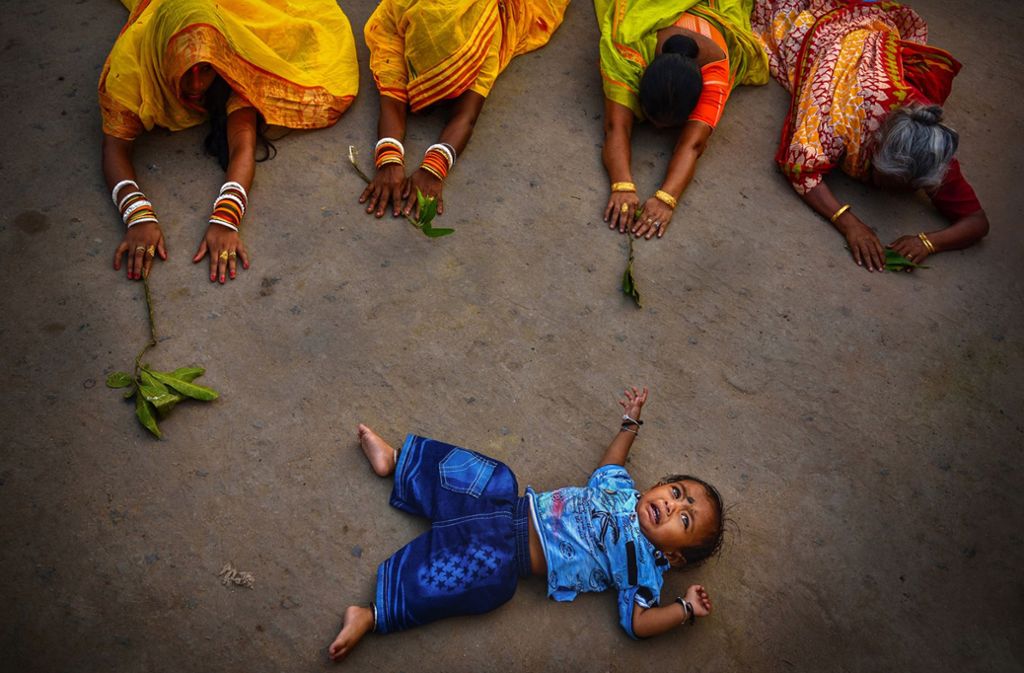 Der indische Fotograf Debdatta Chakraborty konnte mit diesem Foto aus seiner Heimat in der Kategorie „People and Cultures“ überzeugen. Welche Bilder noch ausgezeichnet wurden, erfahren Sie in der Bildergalerie.