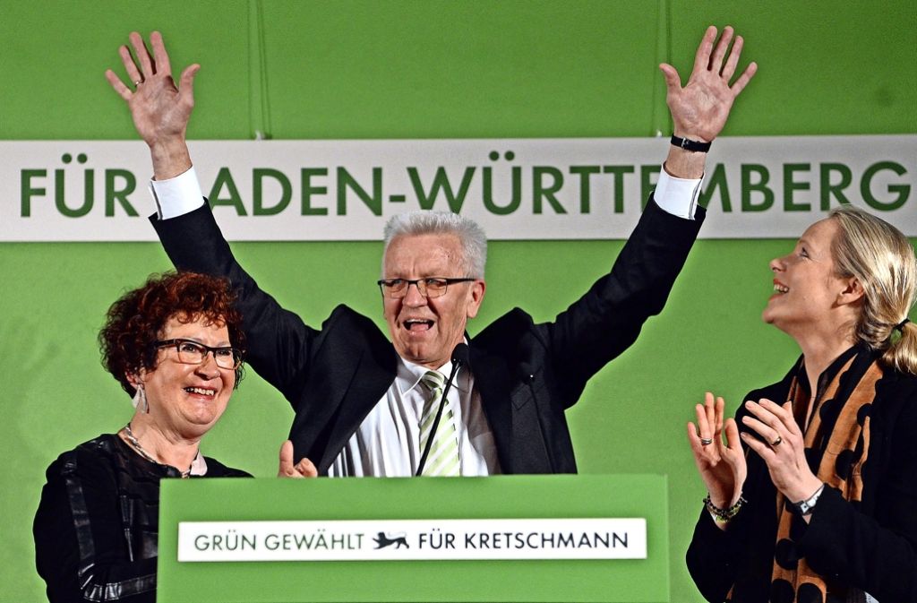 Soweit kommt es nicht: am 13. März 2016 gewinnen die Grünen die Landtagswahl in Baden-Württemberg mit 30,3 Prozent. Die CDU muss sich mit 27 Prozent zufrieden geben. Die weiteren Ergebnisse: AfD 15,1 Prozent, SPD 12,7 Prozent, FDP 8,3 Prozent.