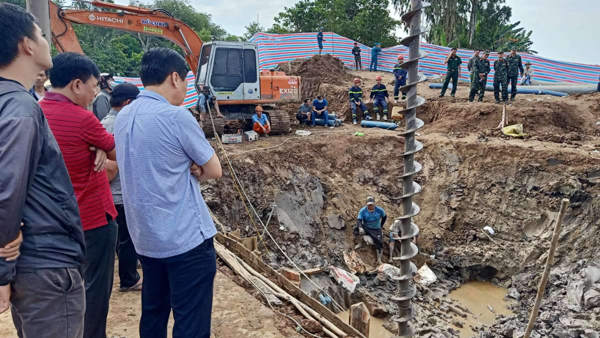 Drama in Vietnam: Junge hängt in 35 Meter tiefem Betonrohr fest