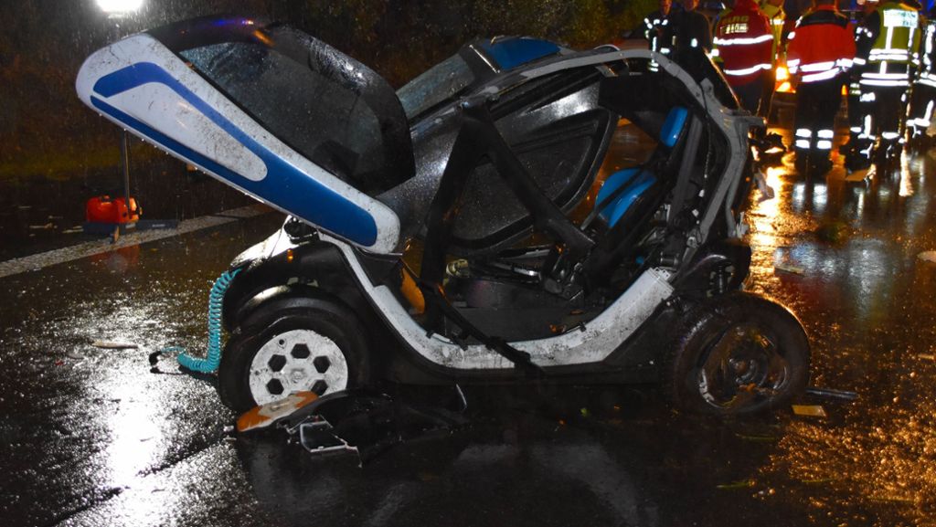 Tödlicher Unfall bei Karlsruhe: Mann fällt nach Unfall aus Wagen und wird mehrmals überrollt