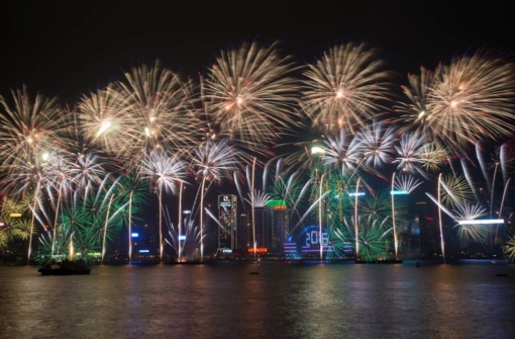 In Hongkong hingegen konnten die Menschen ein farbenfrohes Feuerwerk bestaunen.