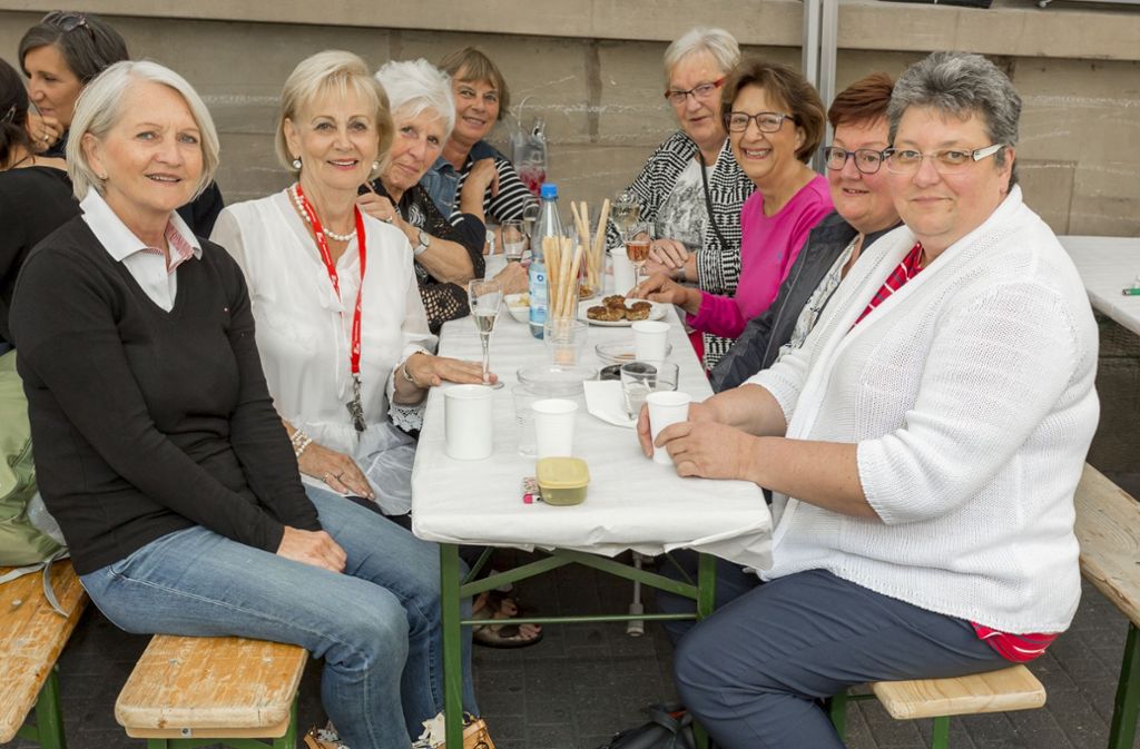 Maria Kaiser (Zweite von links) mit Freundinnen und Helferinnen des Prostituiertencafés.