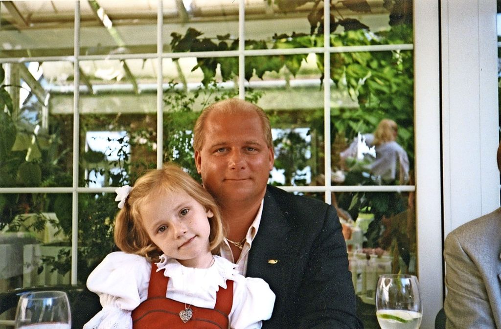 Die Autorin Anna-Lena Klaschka mit ihrem Vater im September 1999 ...