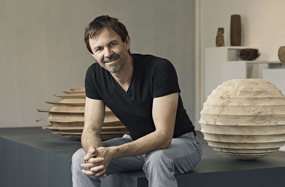Christoph Finkel fertigt Designobjekte aus Holz.
