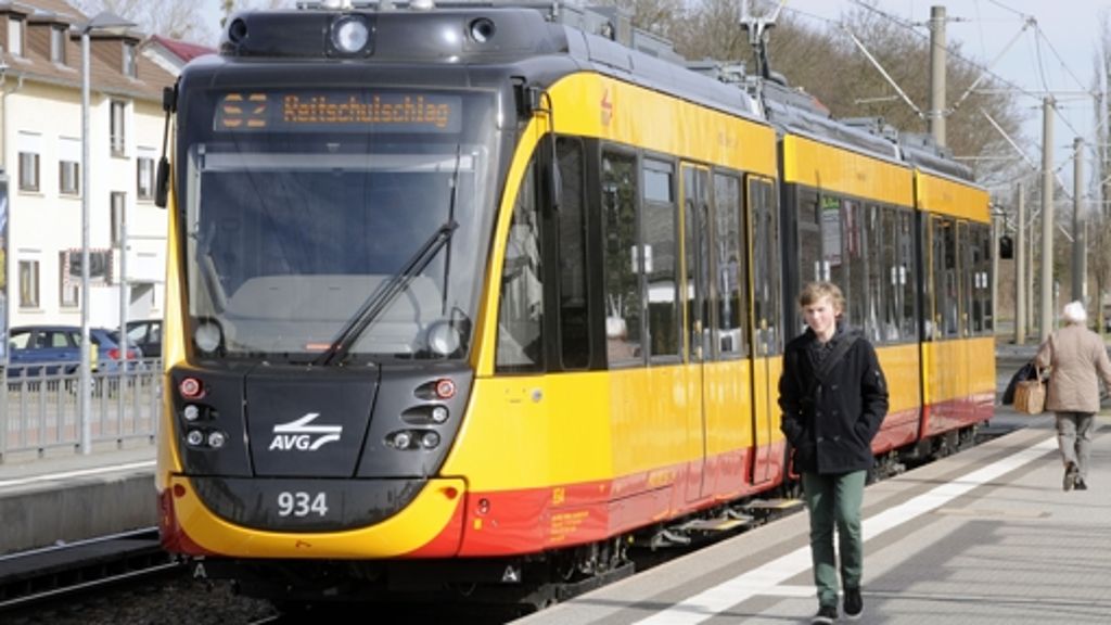 Karlsruhe: 30 neue Stadtbahnen warten auf ihre Zulassung