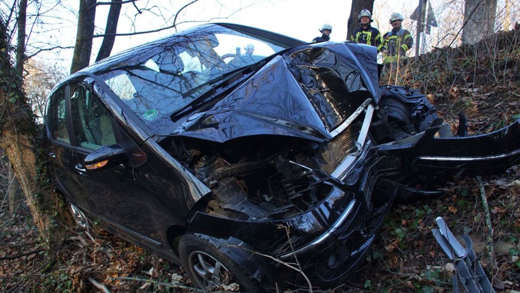 Unfall in Stuttgart: Autofahrerin von der Wintersonne geblendet