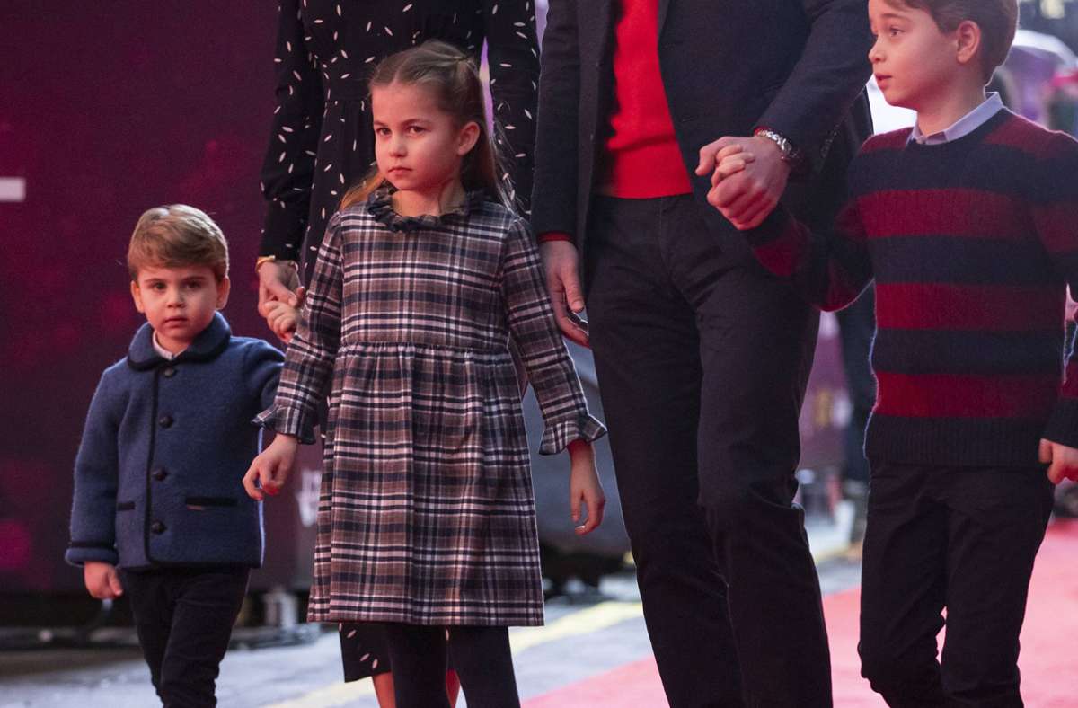 Der gleiche entschlossene Blick und auch wenn sie erst sieben Jahre alt ist, soll Prinzessin Charlotte laut Insidern im Hause Wales sagen, wo es lang geht.