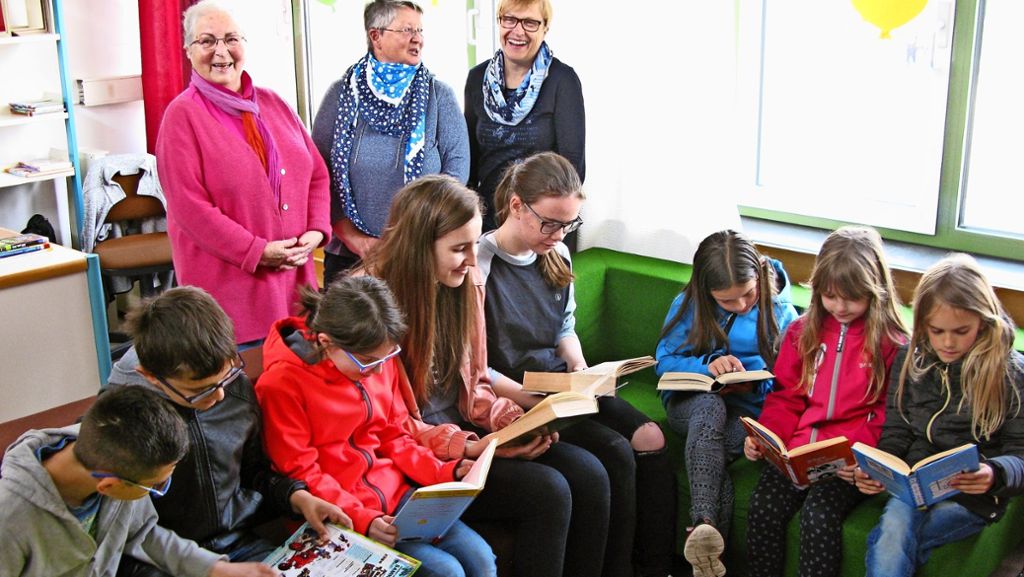  Die Zweigstelle der Stadtbibliothek in Filderstadt-Harthausen ist seit einem Jahr zu. Die Jahnschule und Ehrenamtliche haben sich etwas überlegt, damit Kinder sich im digitalen Zeitalter trotzdem noch für Bücher interessieren. 