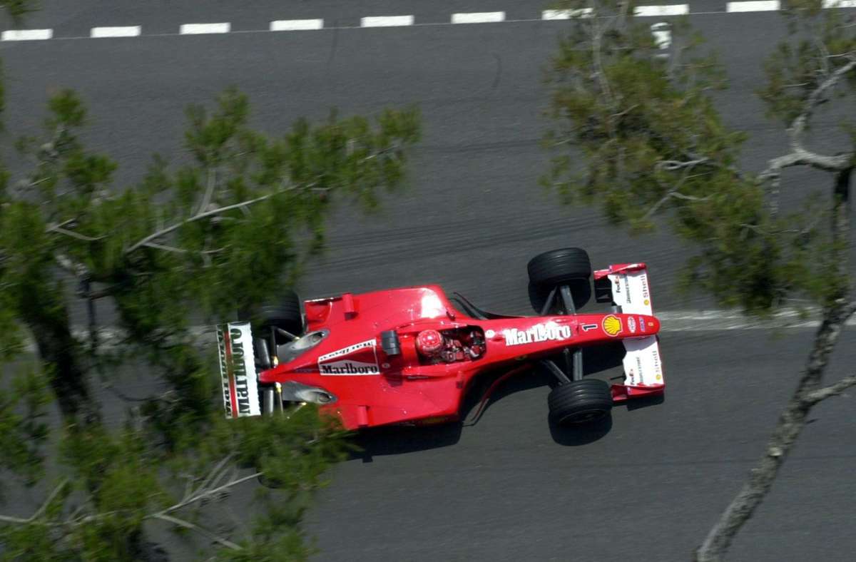 Michael Schumacher rast durch Monaco.