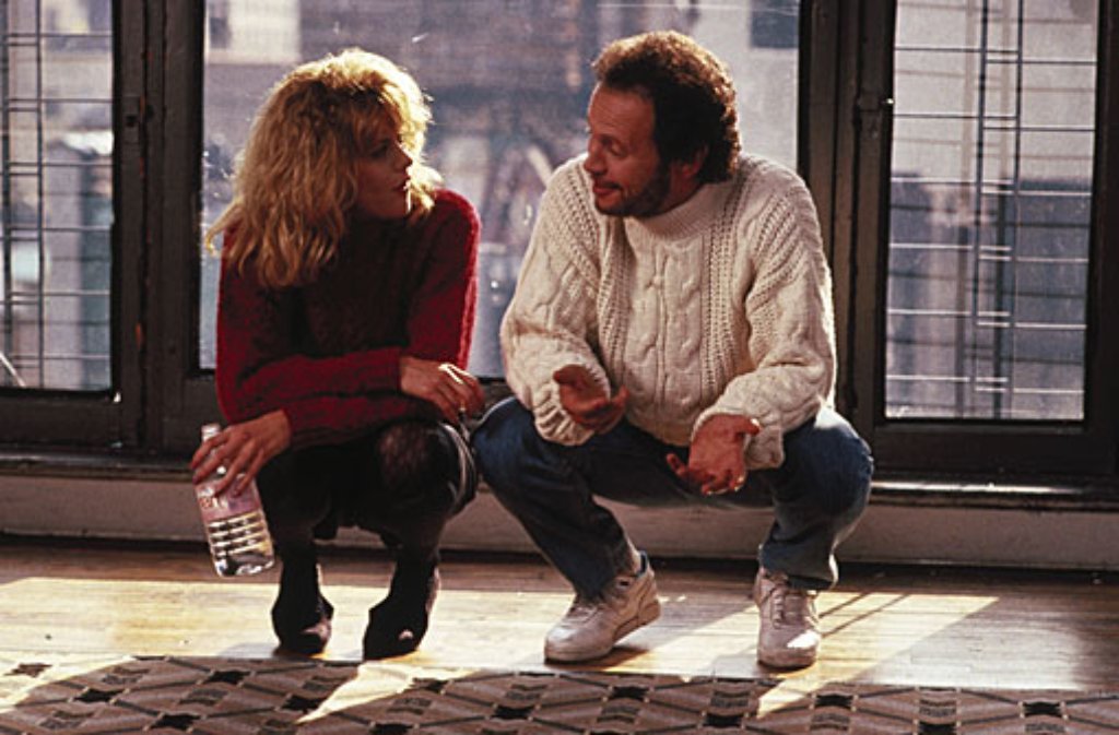 Ein gefakter Orgasmus in einem Diner in New York macht Meg Ryan 1989 auf einen Schlag berühmt. An der Seite von Billy Crystal spielt sie in "Harry und Sally" erstmals den Typ Frau, auf den sie von da an gebucht ist: Die neurotische, aber unglaublich liebenswerte Frau von nebenan.