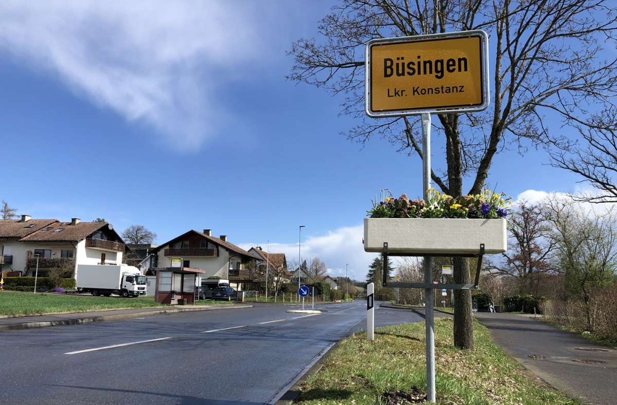Am anderen Ende des Hebesatz-Rankings hatte die deutsche Exklave Büsingen am Hochrhein (Kreis Konstanz) den mit Abstand niedrigsten Wert in Baden-Württemberg: 0 Prozent Hebesatz. Dort zahlen die Grundstückseigentümer überhaupt keine Grundsteuer.