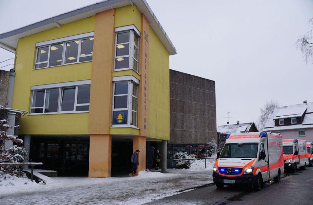 Polizei und Rettungsdienst sind zu einem Einsatz im Limes-Gymnasium in Welzheim ausgerückt.