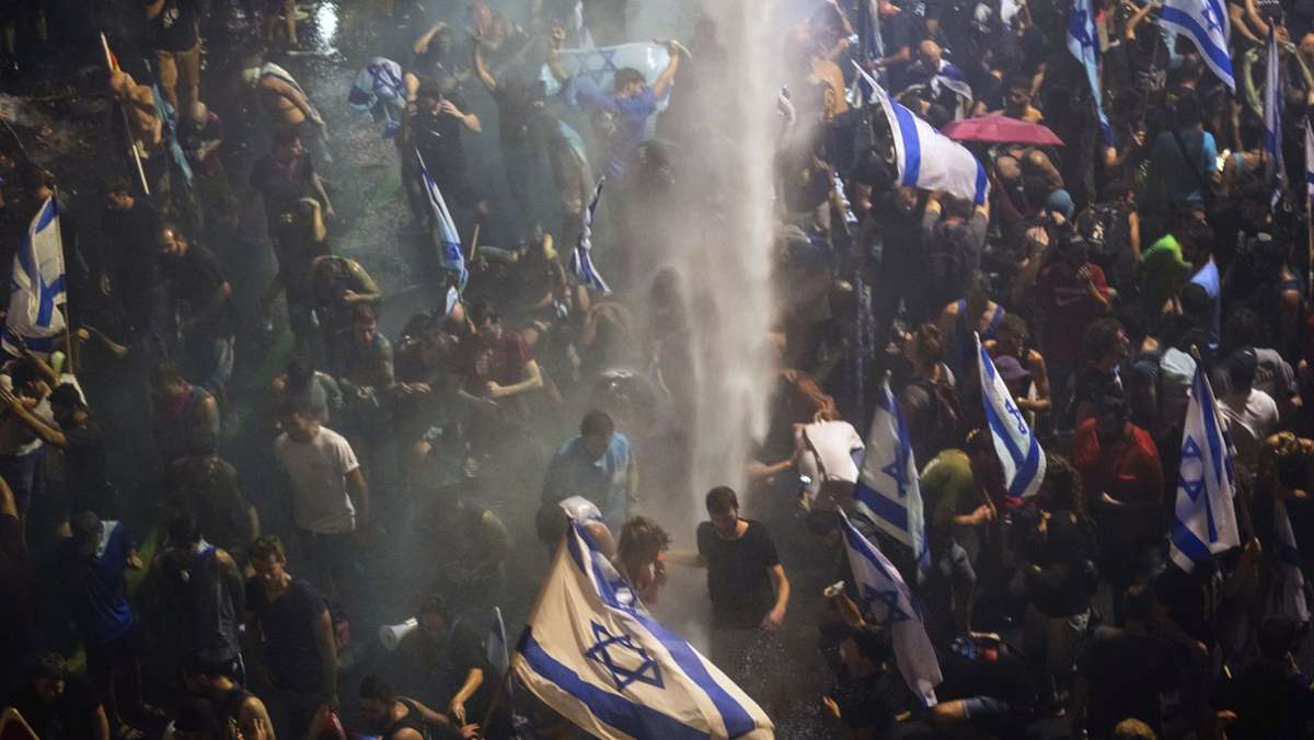 Proteste in Israel: Gegner der Justizreform ziehen vor Gericht