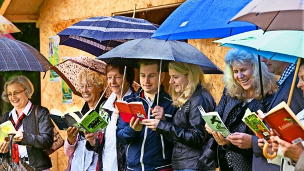 Donzdorf: Im Park warten Bücher auf Sonnenschein