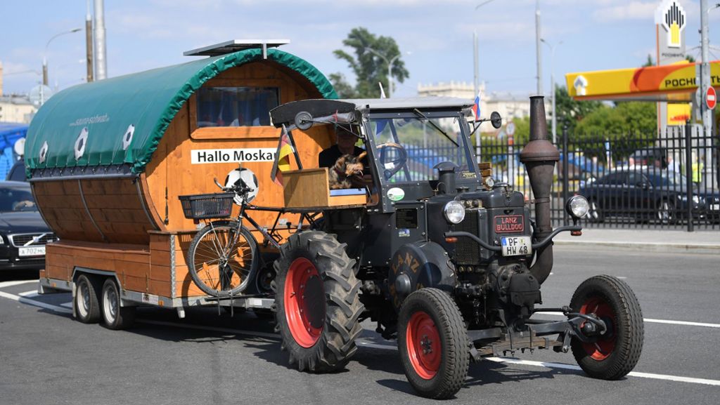 WM 2018: Pforzheimer reist mit Traktor zum Deutschland-Spiel