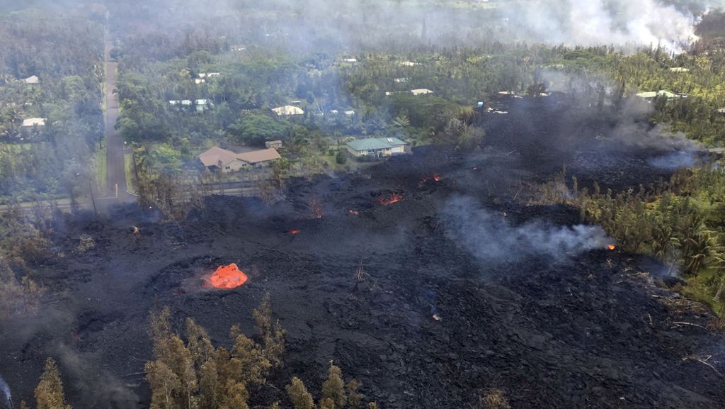  Wie lange Magma weiter an die Oberfläche treten wird, ist noch nicht abzusehen. Der Vulkan Kilauea brodelt weiter vor sich hin - Lava zerstört mehr und mehr Häuser. 