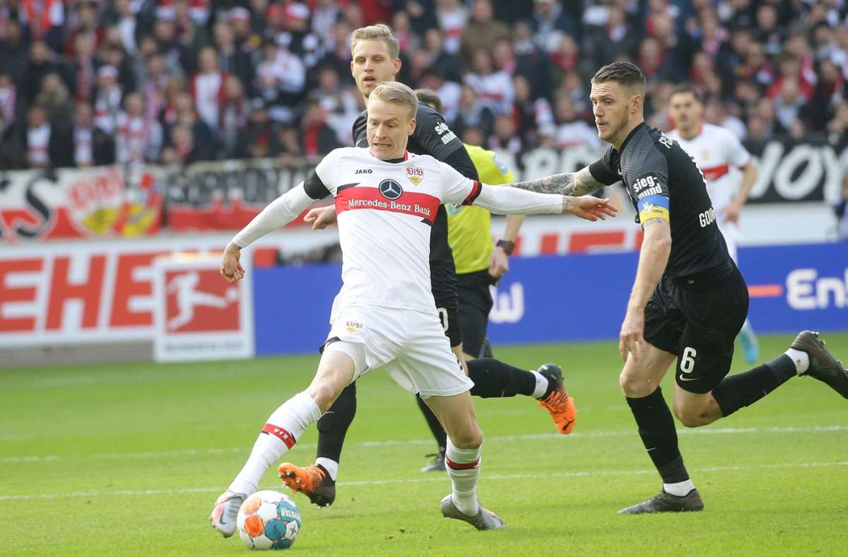 In der 2. Minute hatte Chris Führich die erste gute Chance des Spiels, scheitere aber an Augsburgs-Torhüter Rafal Gikiewicz.