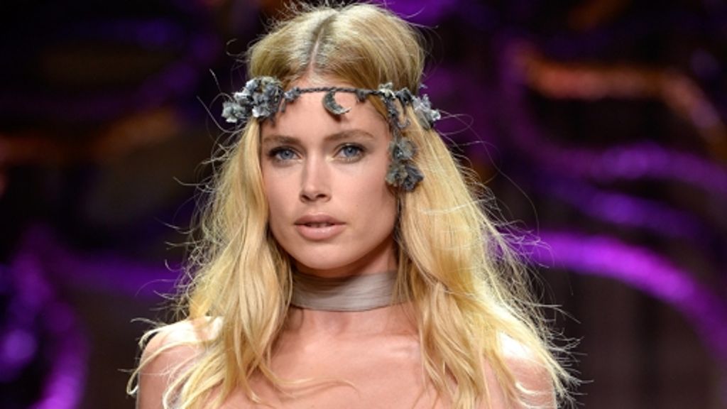 Paris Fashion Week: Versace zeigt Topmodels in Pastellfarben