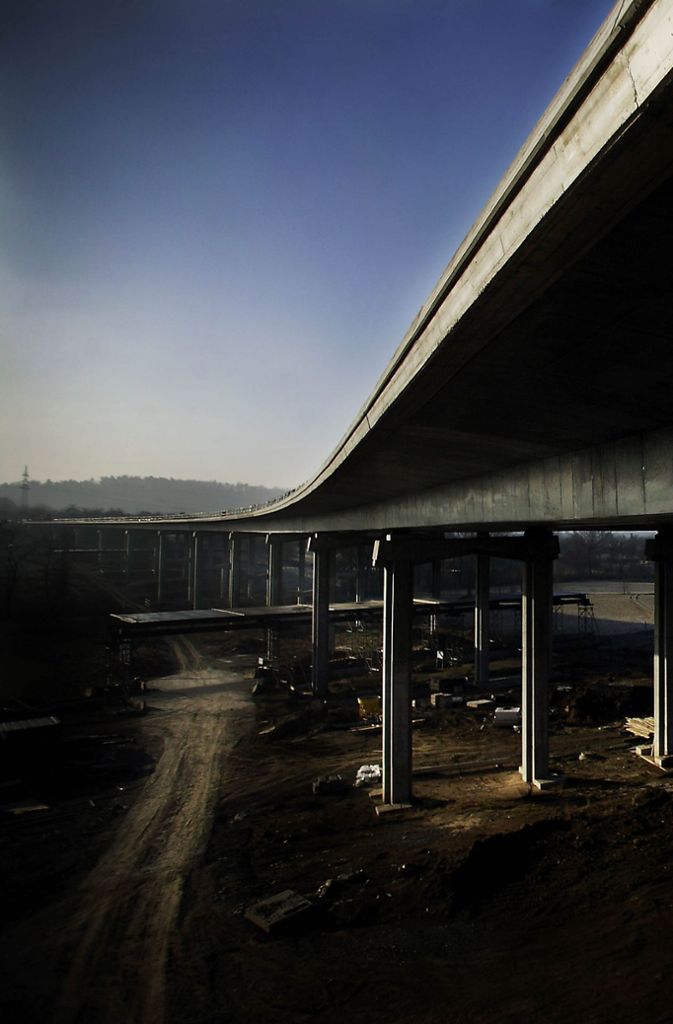 2006: Die Brücke ist fast fertig.
