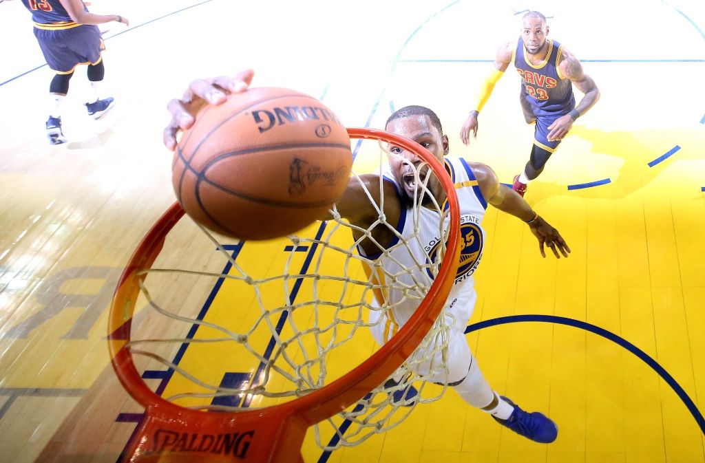 Kevin Durant schwebt mit den Golden State Warriors über den Dingen – LeBron James hat mit den Cleveland Cavaliers das Nachsehen