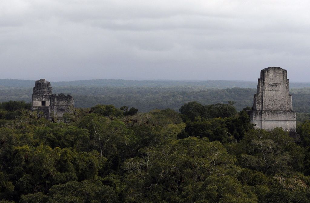 Die antike Maya-Stadt Tikal liegt inmitten von Regenwäldern im nördlichen Guatemala. Sie war eine der bedeutendsten Orte der klassischen Maya-Periode (3. bis 9. Jahrhundert) und ist eine der am besten erforschten Maya-Städte.