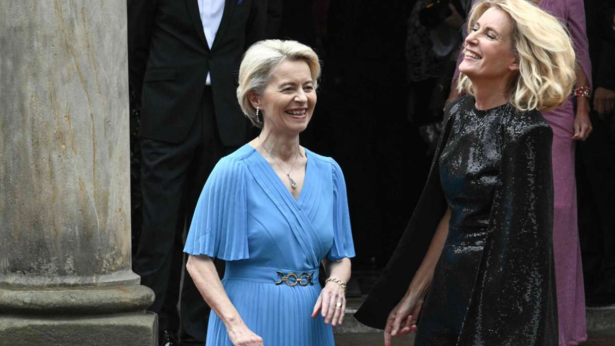 Festspiele in  Bayreuth: Von der Leyen, Merkel, Aiwanger – so schick macht sich die   Polit-Prominenz