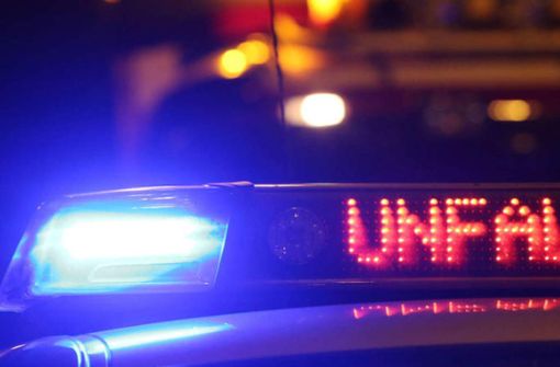 Ort. Zur Unfallaufnahme und Absperrung waren insgesamt sechs Einsatzfahrzeuge des Polizeipräsidiums Ludwigsburg im Einsatz. Foto: pixabay