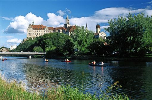 In fast allen Flüssen des Landes lassen sich mittlerweile Spurenstoffe nachweisen, auch in der Donau (im Bild das Schloss Sigmaringen). Foto: picture-alliance//Stadler