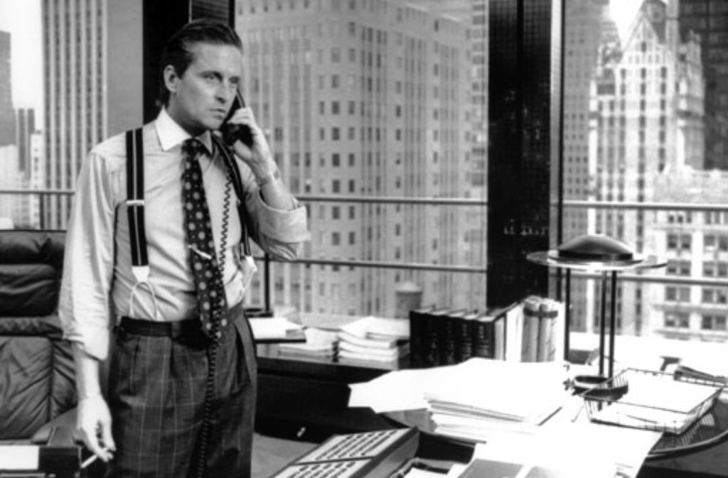 Weltbekannt wird Michael Douglas als skrupelloser Banker Gordon Gekko in Oliver Stones Börsendrama „Wall Street“. Die Rolle bringt ihm 1988 seinen zweiten Oscar - den ersten gab es für den Film "Einer flog über das Kuckucksnest", bei dem Douglas als Produzent fungierte.