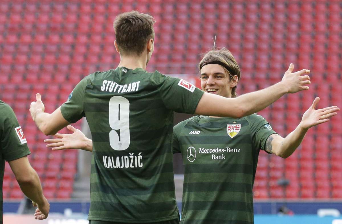Das VfB-Traum-Duo, bestehend aus Sasa Kalajdzic (links) und Borna Sosa, schafft es natürlich in die Elf der Saison.