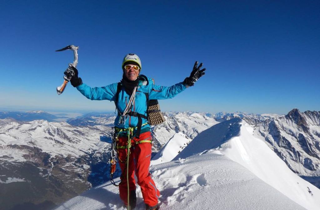 Heidi Sand auf einem Gipfel nach ihrer Darmkrebserkrankung.