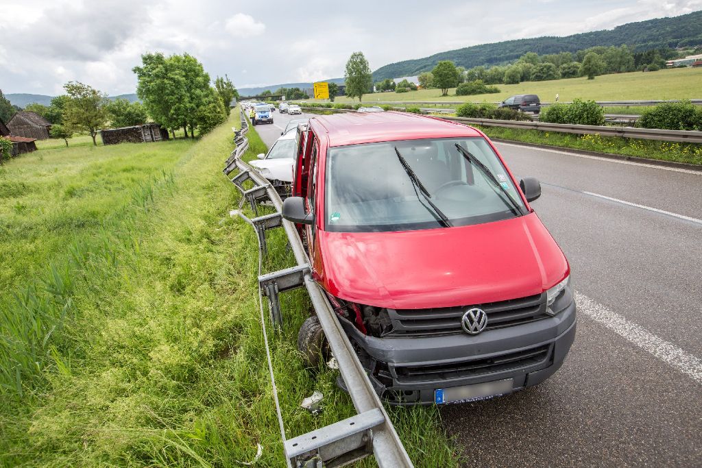 Am Samstagnachmittag hat sich zwischen Urbach und Schorndorf auf der B29 ein schwerer Unfall mit einem Schwerverletzten zugetragen.