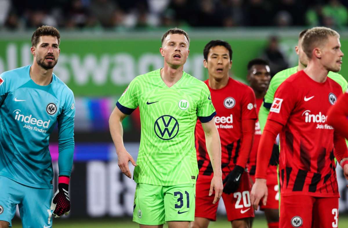 Denn der VfL Wolfsburg (49/gegen Hertha BSC) und Eintracht Frankfurt (47/gegen den SC Freiburg) lauern. Bei einem Leipziger Pokalsieg bestreitet der Tabellensiebte die Conference-League-Play-offs. Das ist auch dann der Fall, wenn die Eintracht den Titel gewinnt und in der Liga noch auf Platz sechs vorrückt – was eher unrealistisch ist. Wird das Team von Oliver Glasner DFB-Pokalsieger und in der Liga Siebter oder Achter, bestreitet der Sechste die Play-offs.