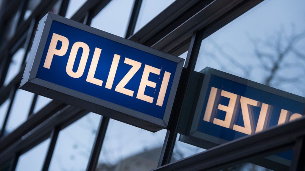 Überfall in Stuttgart-Mitte: Unbekannter beraubt 27-Jährigen beim Geld abheben