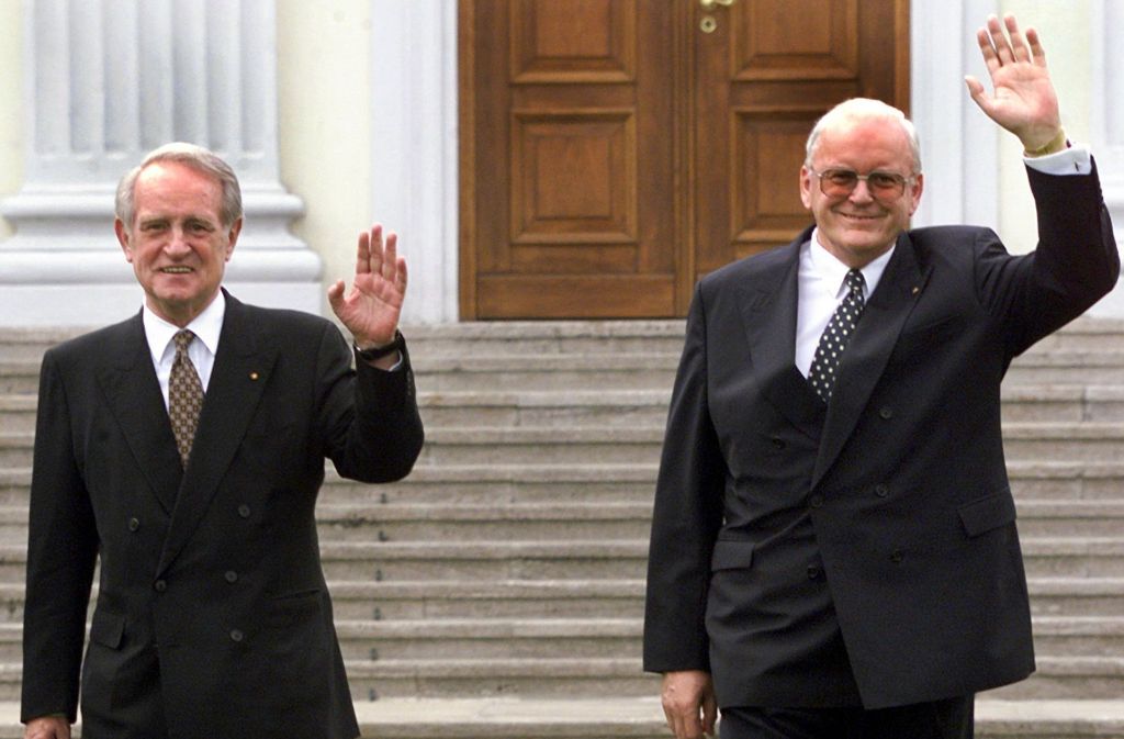 Vor dem Ende seiner ersten Amtsperiode als Bundespräsident gab Herzog bekannt, dass er für keine zweite Amtszeit kandidieren werde. Sein Nachfolger wurde schließlich Johannes Rau.