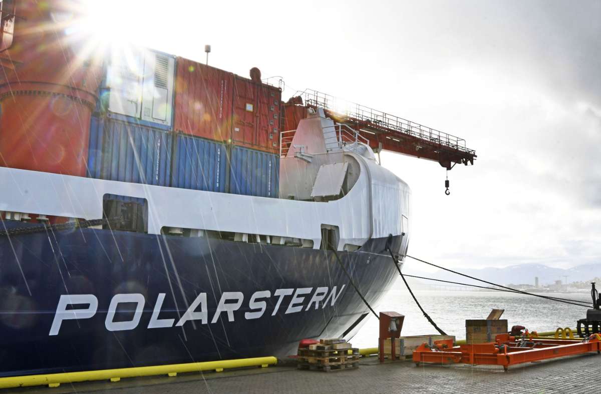 Das deutsche Eisbrecher- und Forschungsschiff Polarstern ankert in einem Hafen des norwegischen Tromsø.