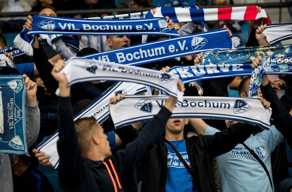 6 Abstiege: Früher war der VfL Bochum für seine Fans „unabsteigbar“. Das änderte sich aber. In den Jahren 1993, 1995, 1999, 2001, 2005 und 2010 ging es gleich sechs Mal sauber runter. Auch heute noch kickt der VfL in Liga zwei.
