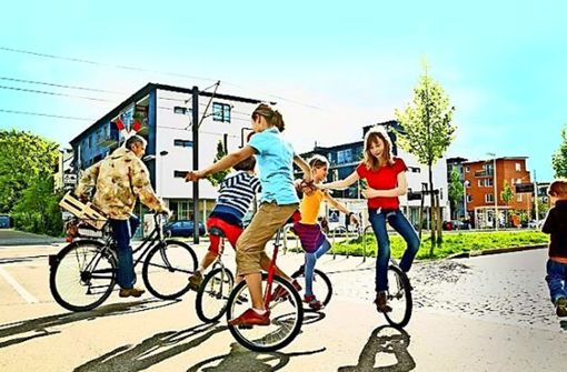 Weniger Platz für Autos, mehr für Radfahrer und Kinder – das ist im Vauban-Viertel in Freiburg schon Realität. Foto: www.mauritius-images.com