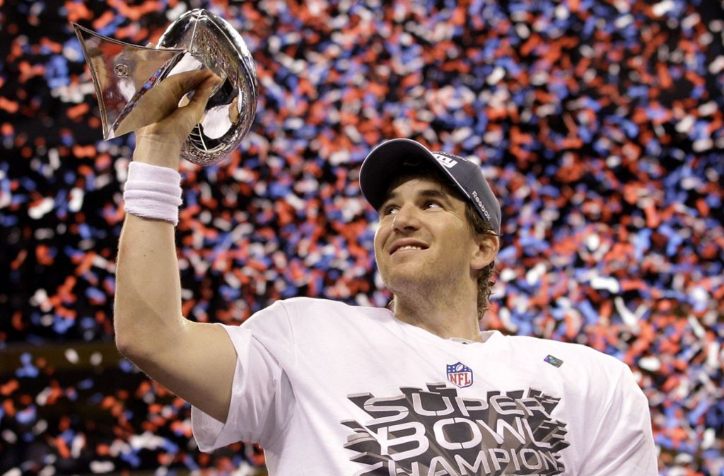 Eli Manning, der Quarterback der New York Giants, führt sein Team 2012 zum 21:17-Erfolg über die New England Patriots – es ist seine zweite Nominierung zum MVP. Als nur noch 3:46 Minuten auf der Uhr stehen, führt Manning die Giants vom 15:17-Rückstand zum Touchdown und zum Sieg.