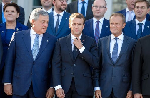 EU-Parlamentspräsident Antonio Tajani, der französische Präsident Emmanuel Macron und EU-Ratspräsident Donald Tusk beim EU-Gipfel in Tallinn. Foto: AFP