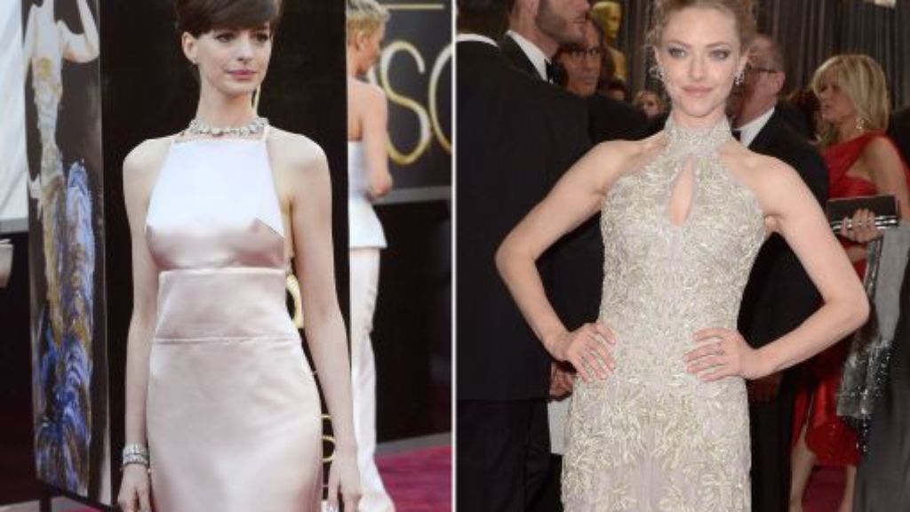  Schauspielerin Anne Hathaway hat das von Valentino entworfene Kleid verschmäht und sich dafür nun entschuldigt. Sie hatte erfahren, dass ein anderer Star ein ähnliches Kleid tragen würde. 