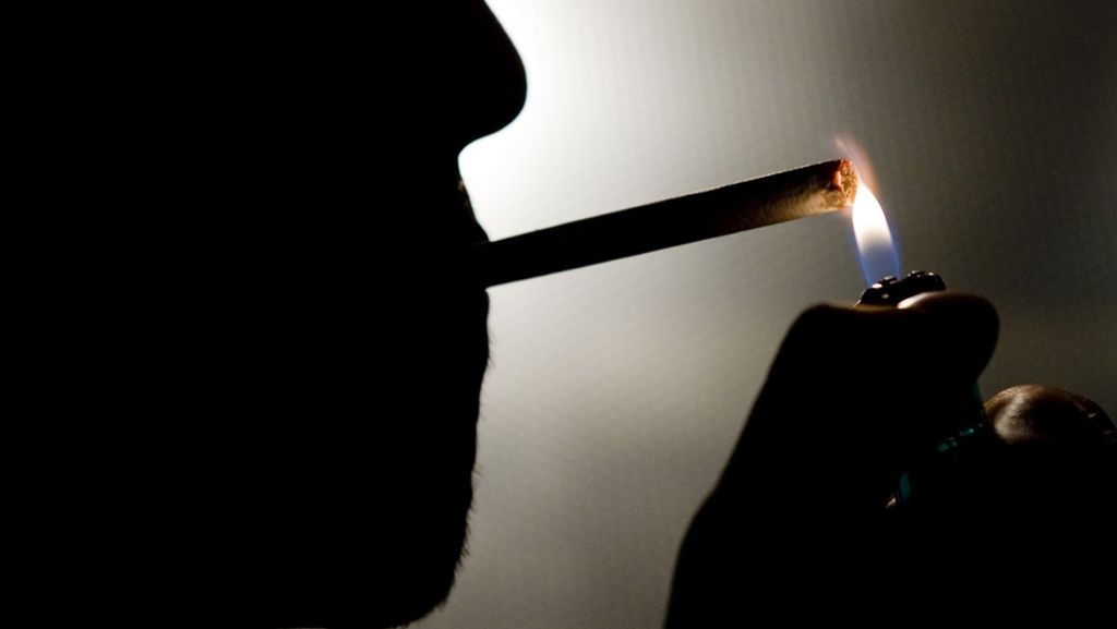 Überfall in Ulm: Jugendliche schlagen Mann wegen Zigarettenpackung nieder