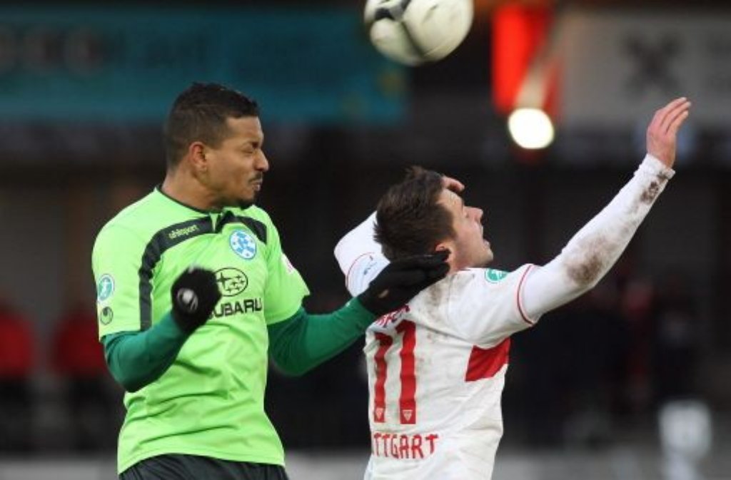 Dank des Treffers von Marco Calamita in der 47. Minute setzten sich die Stuttgarter Kickers am Sonntag mit 1:0 (0:0) gegen den VfB Stuttgart II durch.