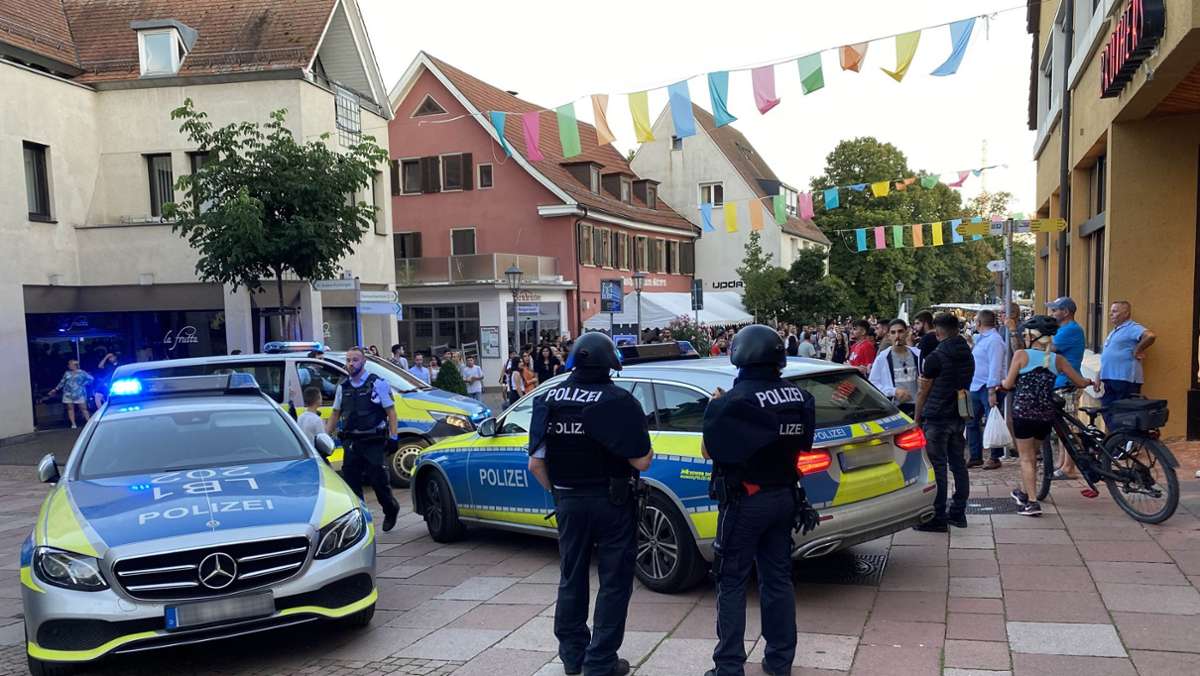 Polizeieinsatz auf dem Pferdemarkt in Bietigheim: Mann greift im Rausch mehrere Besucher an