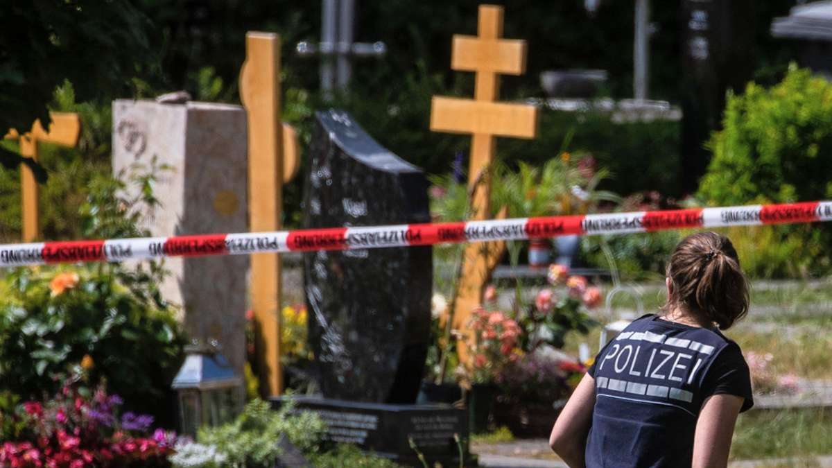 Handgranaten-Angriff in Altbach: Mit durchgeladener Waffe im Hosenbund zur Polizei