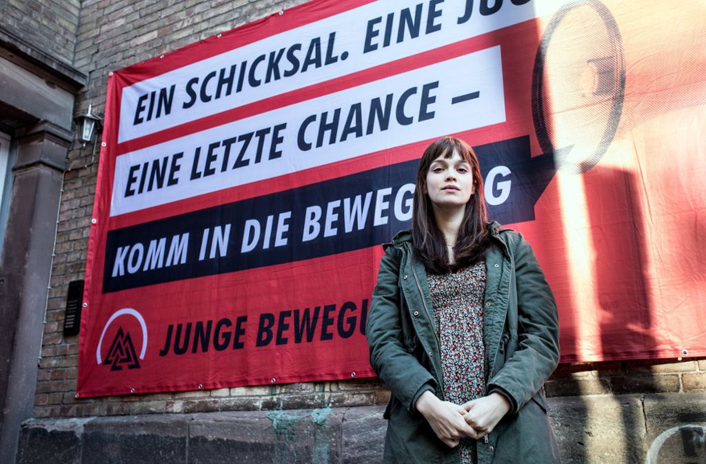 Marie Jäger (Emilia Schüle) ist  das Aushängeschild der „Jungen Bewegung“ – und wenig später das Mordopfer in der Folge „National feminin“. Foto: NDR/Frizzi Kurkhaus