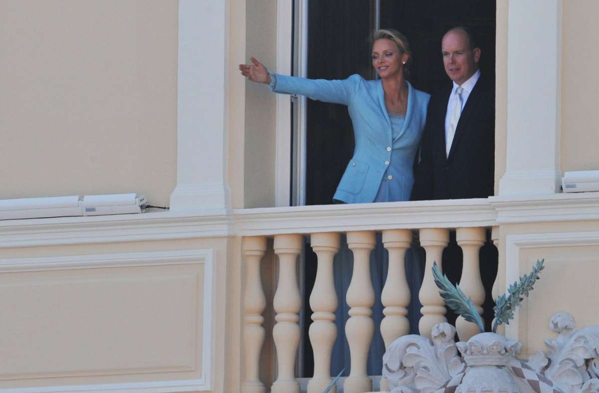 Im Sommer 2011 ist es dann endlich so weit: Am 1. Juli richtet sich die Aufmerksamkeit der ganzen Welt auf das kleine Monaco. Bei der standesamtlichen Hochzeit haucht Charlène ihr „Oui“.