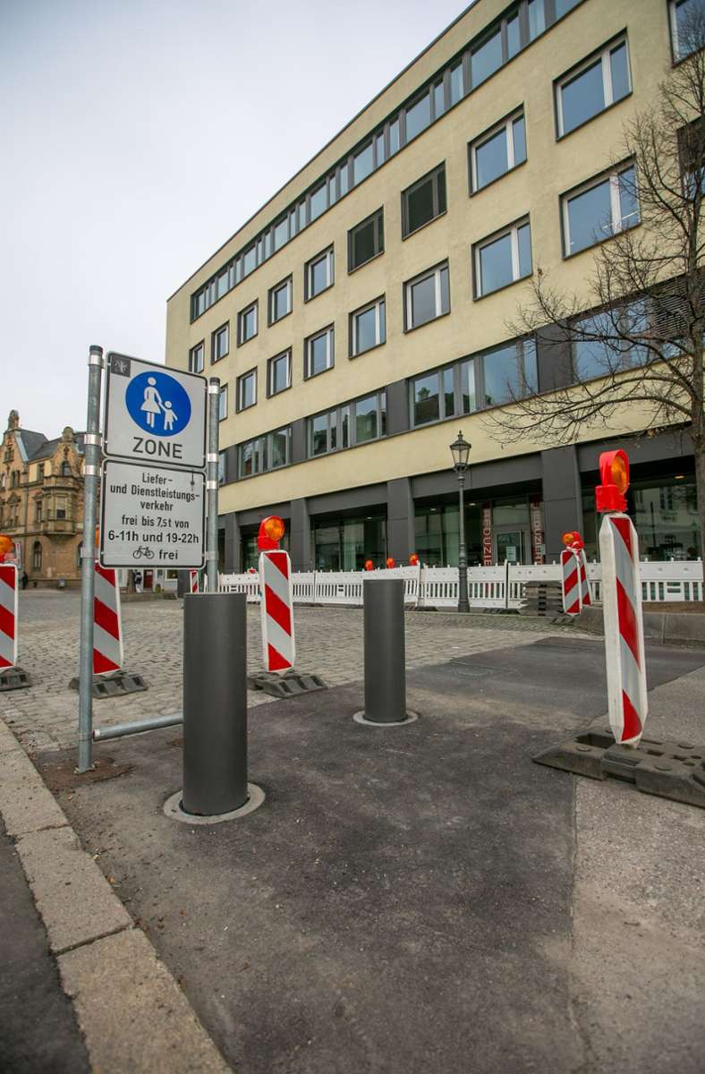 Die großen versenkbaren Poller an den Zufahrtsstraßen zur Ritterstraße sollen laut Zeitplan Ende März oder Anfang April in Betrieb genommen werden.