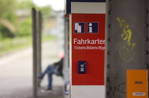 Automaten helfen nicht weiter. Das Deutschlandticket gibt es nur digital. Foto: Lichtgut/Max Kovalenko