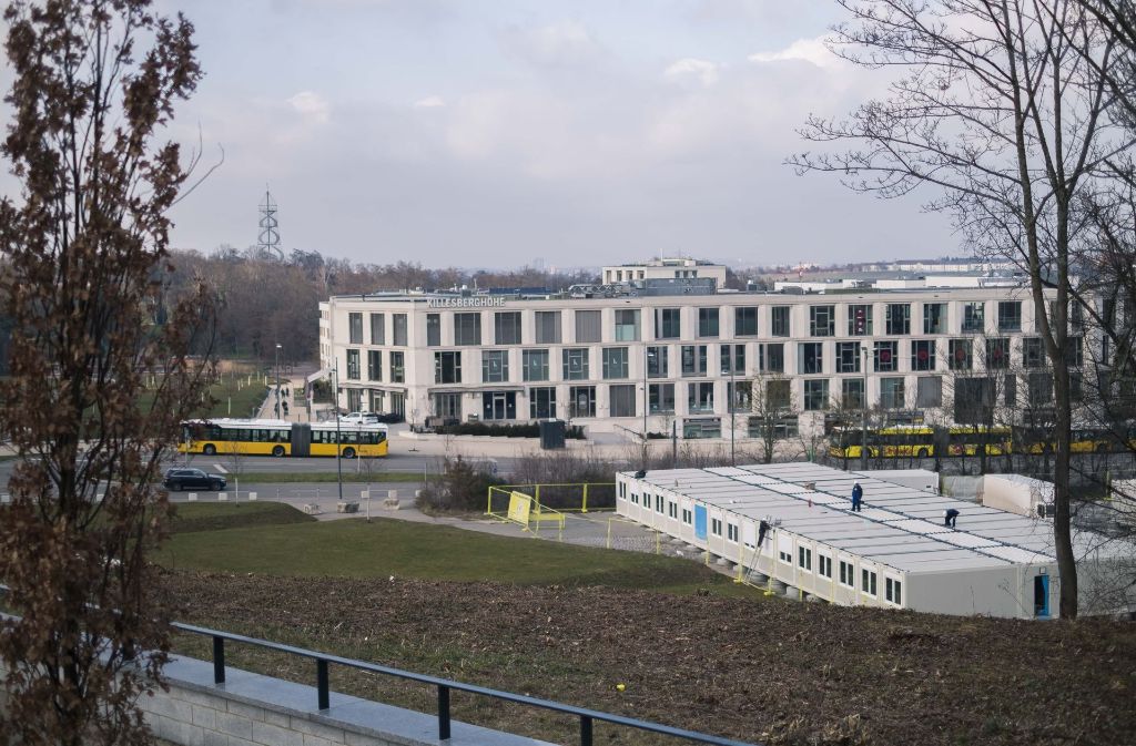 Auf dem ehemaligen Messeparkplatz stehen aktuell Container für Flüchtlinge (rechts im Bild).